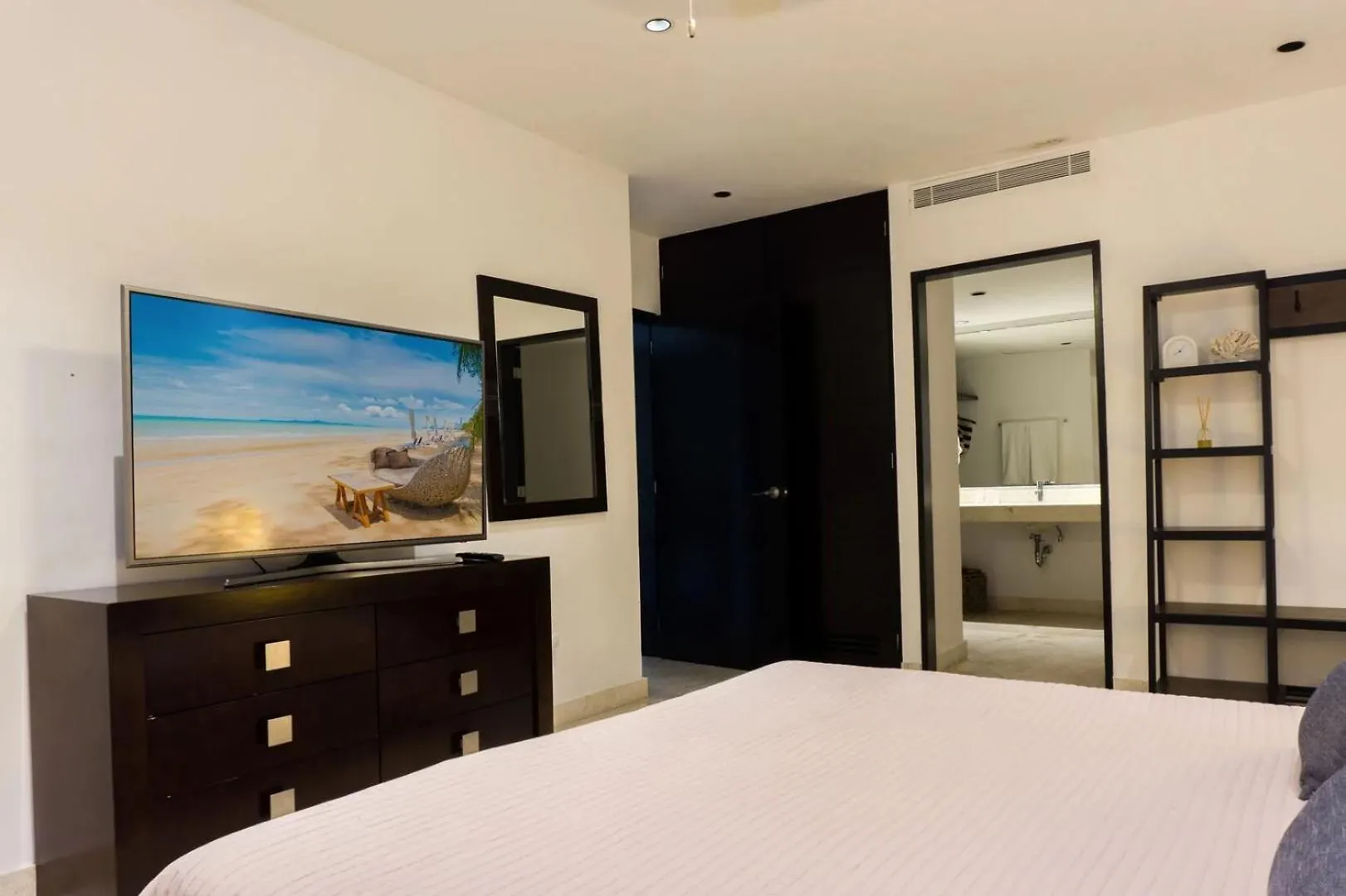 The Elements Oceanfront & Beachside Condo Hotel Playa del Carmen 4*,