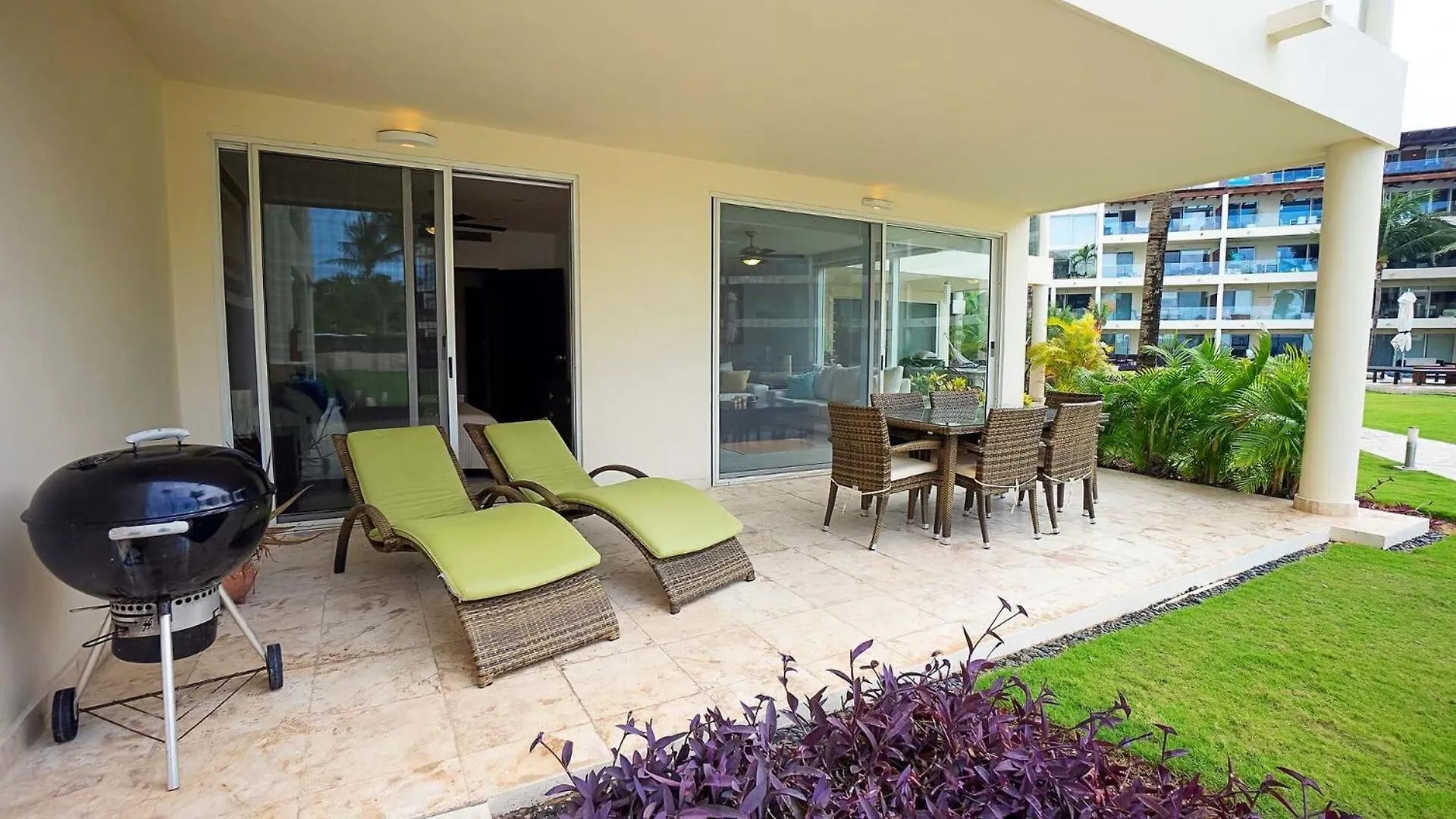 The Elements Oceanfront & Beachside Condo Hotel Playa del Carmen 4*,