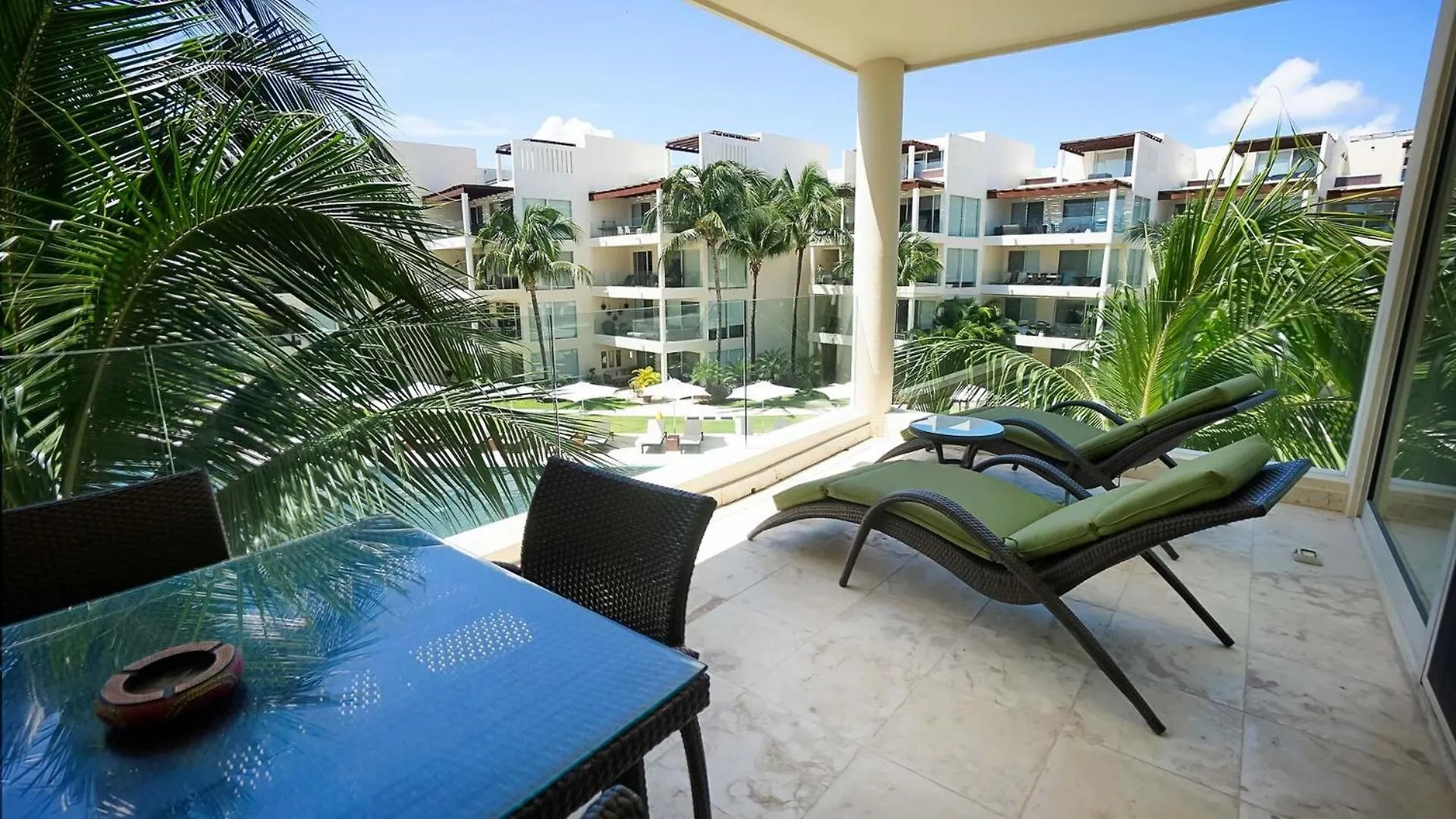 The Elements Oceanfront & Beachside Condo Hotel Playa del Carmen Aparthotel