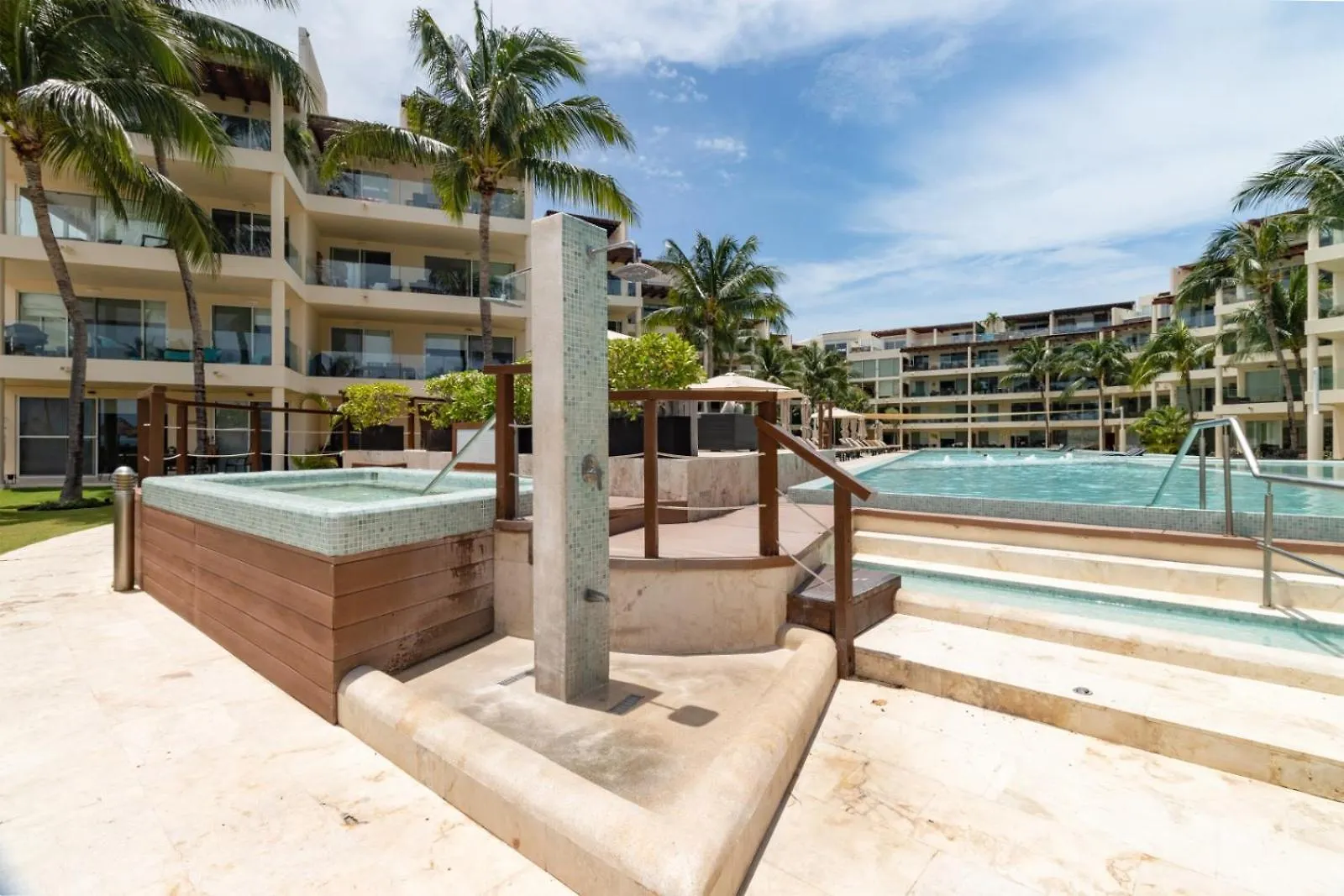 The Elements Oceanfront & Beachside Condo Hotel Playa del Carmen Aparthotel
