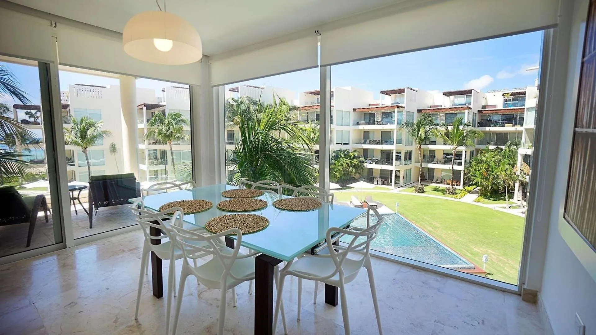 **** Aparthotel The Elements Oceanfront & Beachside Condo Hotel Playa del Carmen Mexico