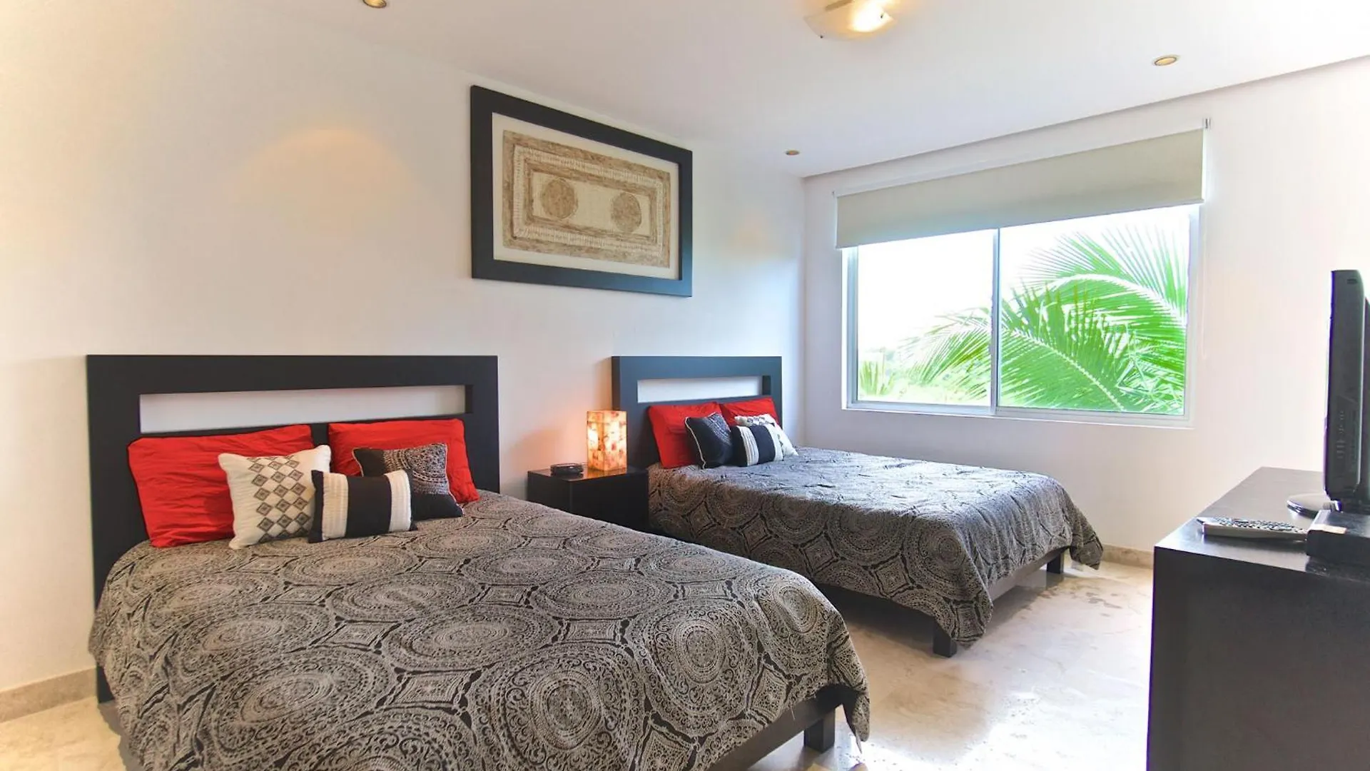 The Elements Oceanfront & Beachside Condo Hotel Playa del Carmen Aparthotel