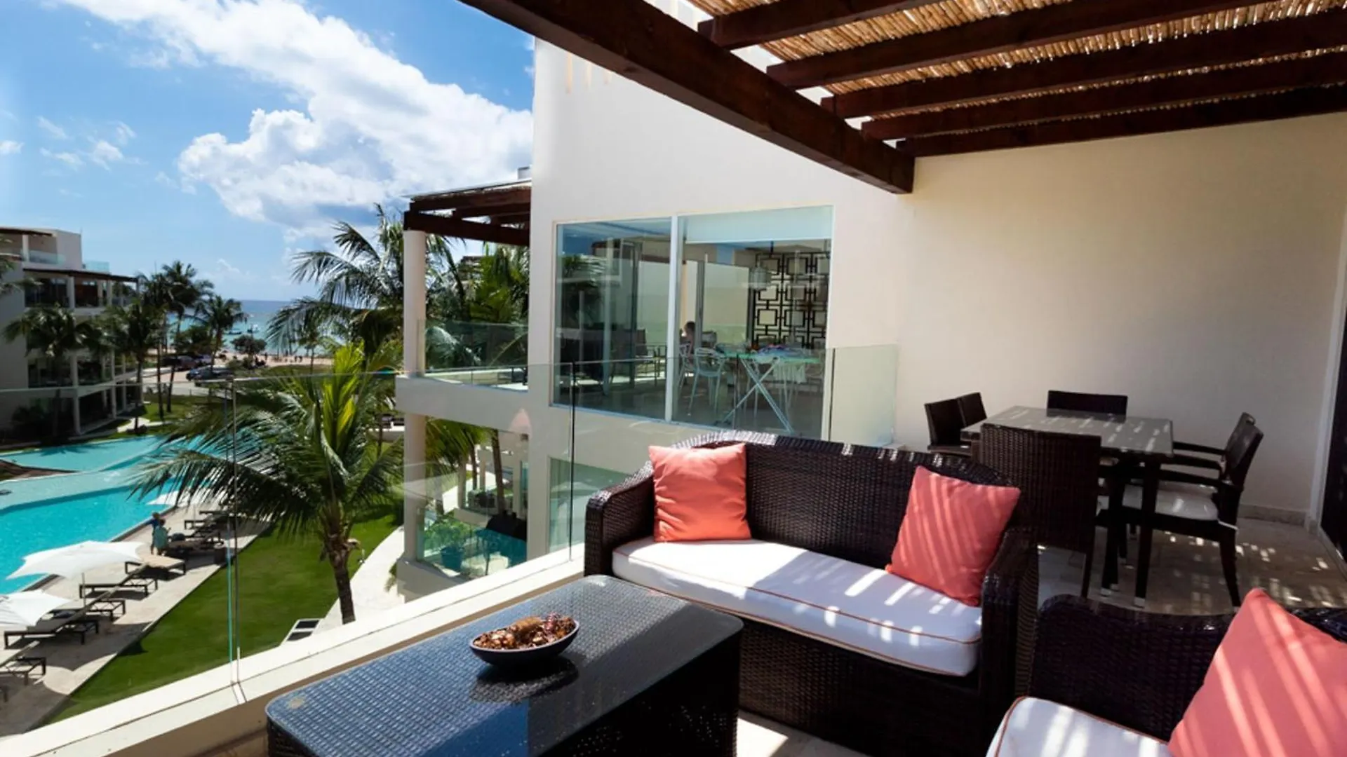 Aparthotel The Elements Oceanfront & Beachside Condo Hotel Playa del Carmen