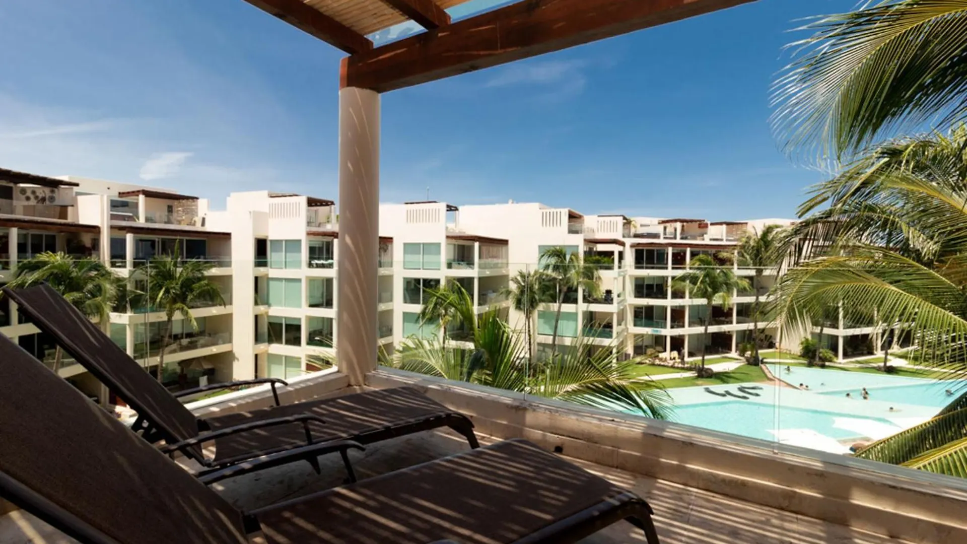Aparthotel The Elements Oceanfront & Beachside Condo Hotel Playa del Carmen