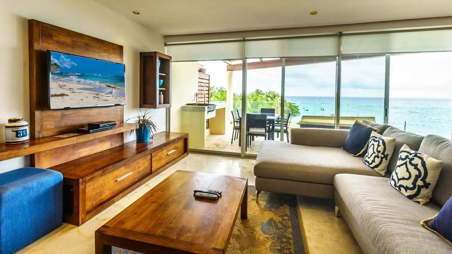The Elements Oceanfront & Beachside Condo Hotel Плая-дель-Кармен