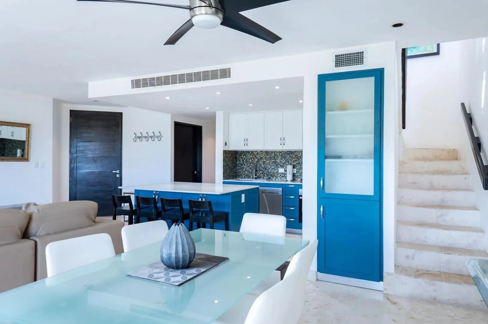 The Elements Oceanfront & Beachside Condo Hotel Плая-дель-Кармен 4*,