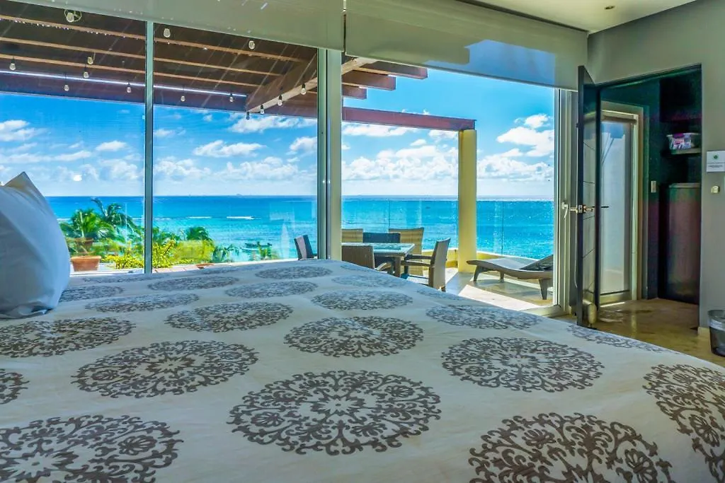 Апарт-отель The Elements Oceanfront & Beachside Condo Hotel Плая-дель-Кармен