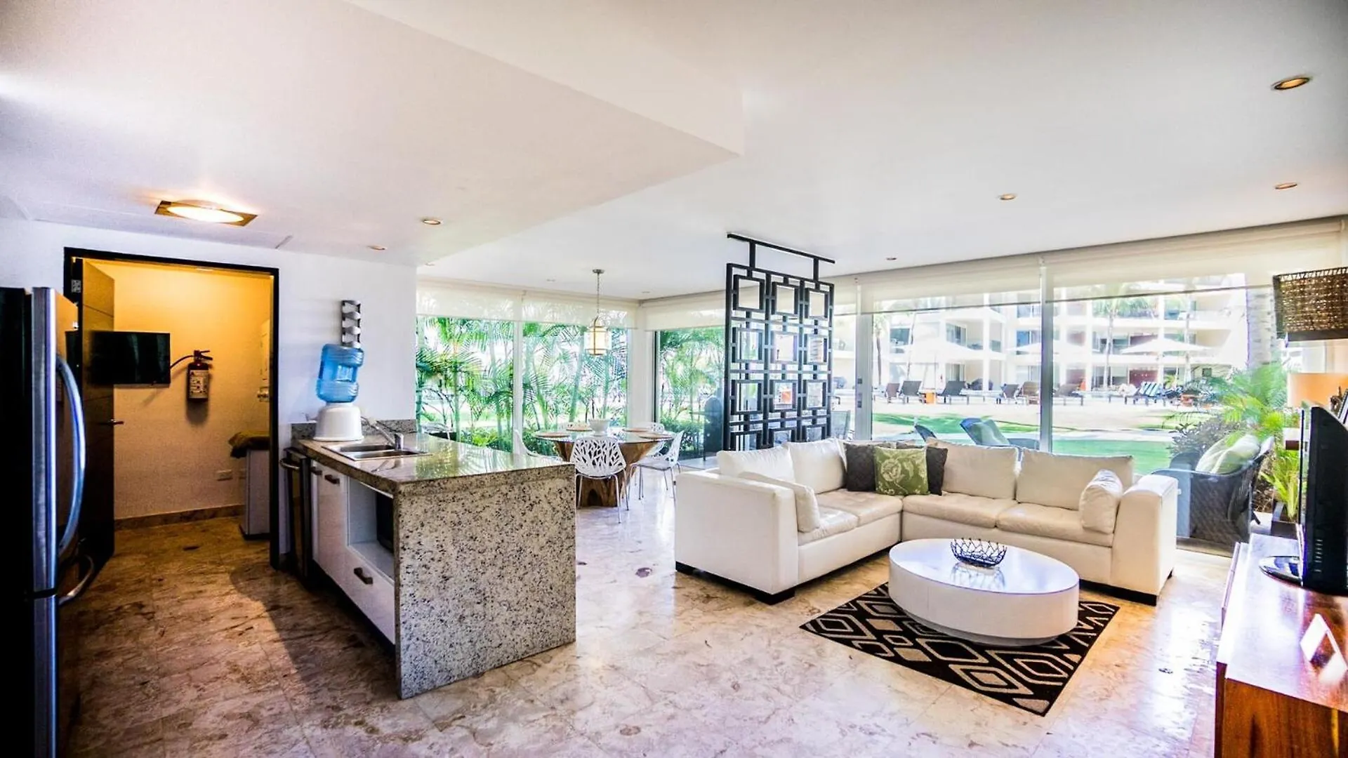 The Elements Oceanfront & Beachside Condo Hotel Playa del Carmen